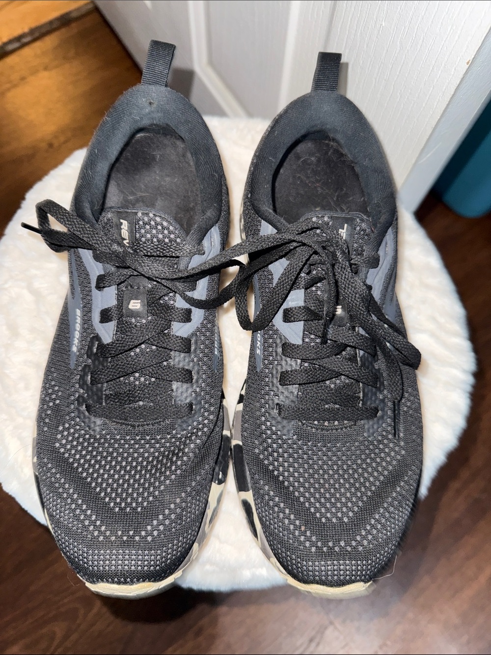 Brooks women’s Black Athletic Running Shoes